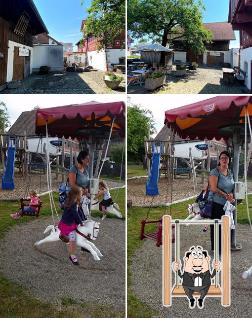 Questa è la foto che presenta la area giochi e esterno di Rothus