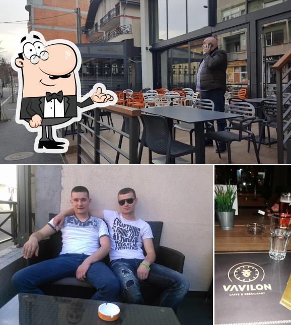 L'intérieur de Vavilon Caffe & Restaurant