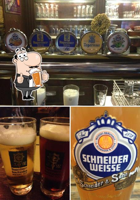 Vecio Canal serve un'ampia selezione di birre