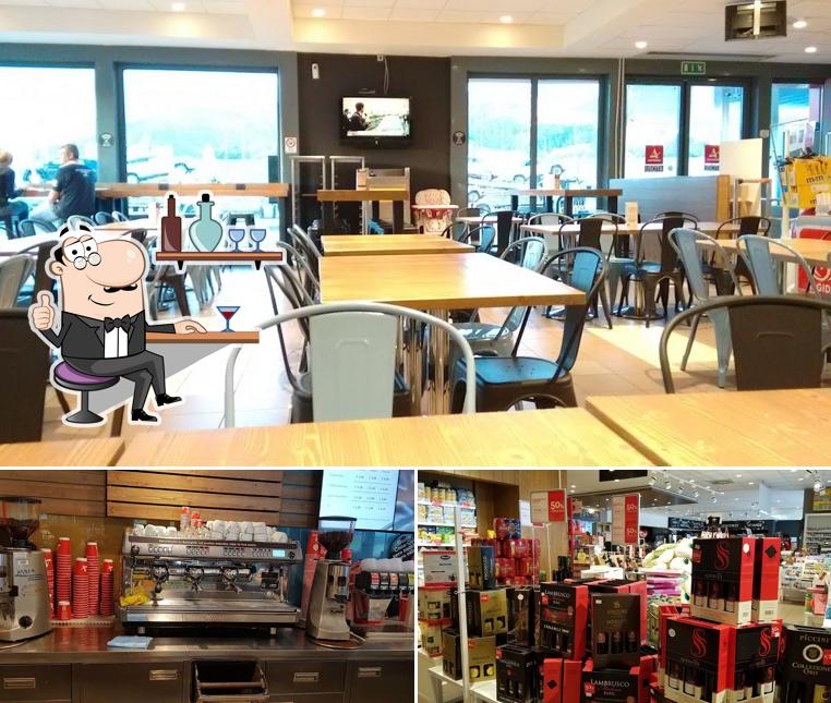 Gli interni di Autogrill Riviera Sud