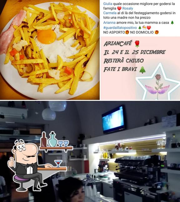 Siediti a un tavolo di Arian Cafè