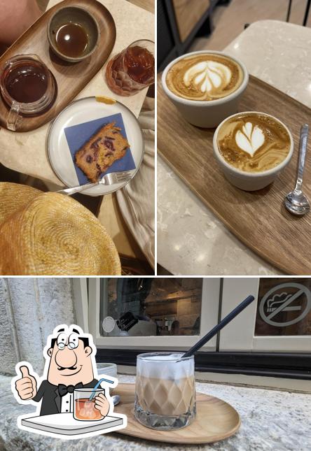 Dai un’occhiata alla immagine che presenta la bevanda e cibo di CHI Specialty Coffee Shop