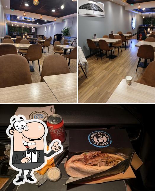 Voici la photo indiquant la intérieur et nourriture sur C KEBAB SAINT WITZ