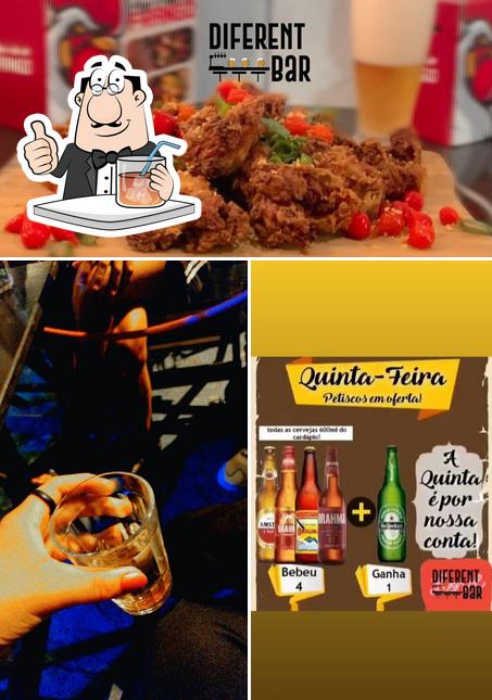O DIFERENT BAR & LOUNGE se destaca pelo bebida e comida