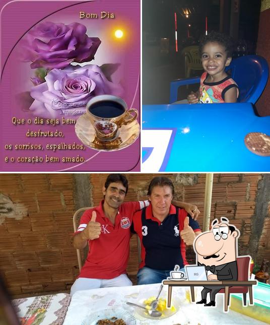 A ilustração da interior e bebida no Bar e Mercearia do Zé Alipio