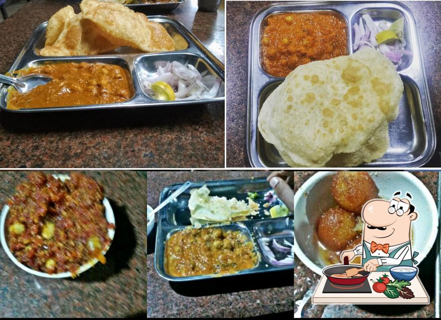 Chicken curry at Ruturaj Foods