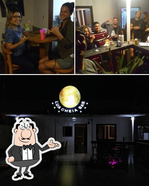 Veja imagens do interior do Lua Cheia Bar