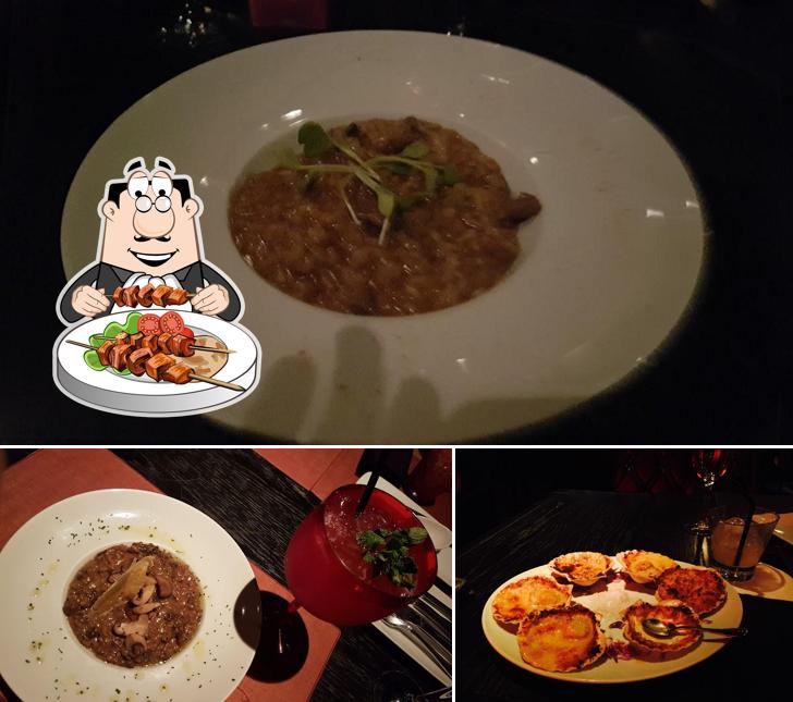 Comida em 300 Cosmo Dining Room