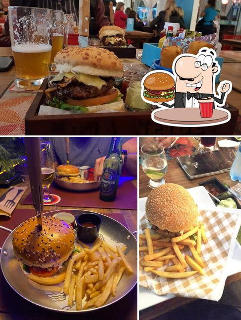 Peça um hambúrguer no Restaurante e Choperia Tia Neide