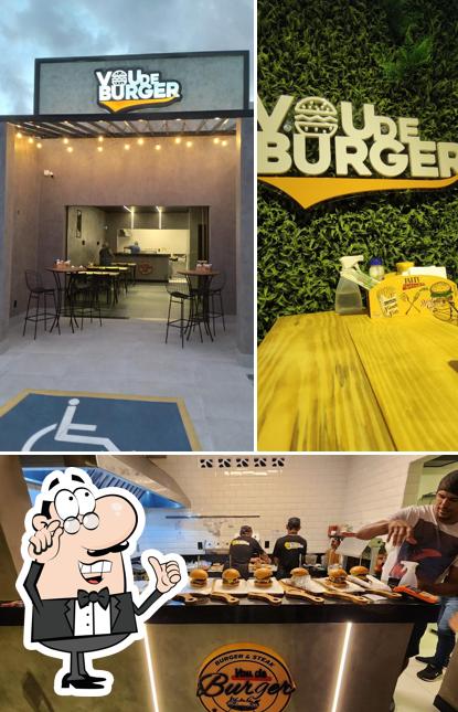 O interior do Vou de Burger Santo Antônio