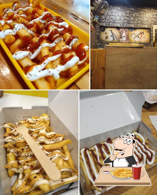 Taste French-fried potatoes at Shake N Score