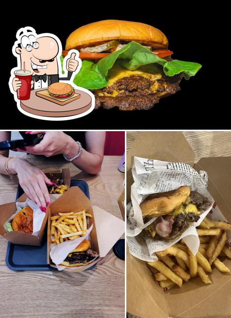 Ordina uno dei tipi di hamburger disponibili a Midwest 25 - La leggendaria Ricetta del Midwest