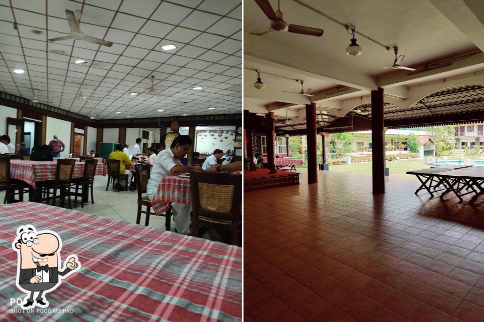 The interior of HOTEL ALAKAPURI KOZHIKODE