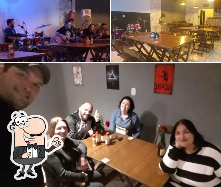 O interior do Rock Meats Presidente Epitácio