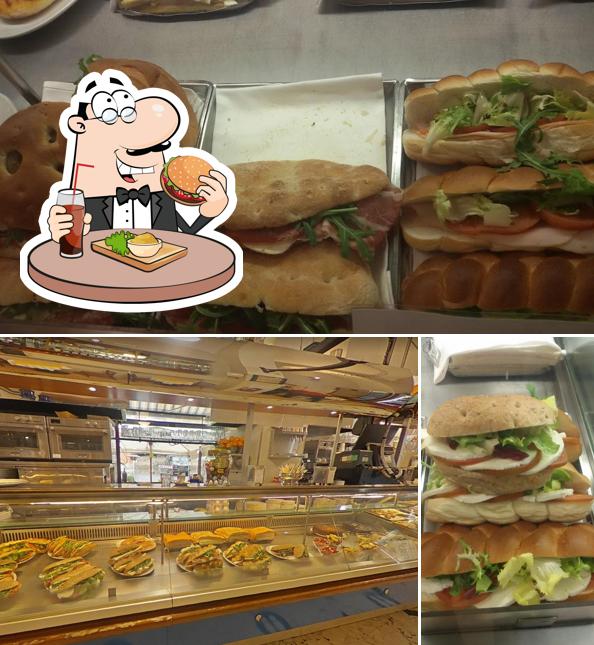 Commandez un hamburger à Cafe Risorgimento