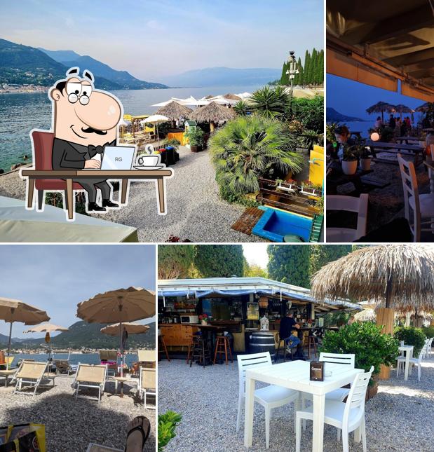 Siediti a un tavolo di Mokai Beach