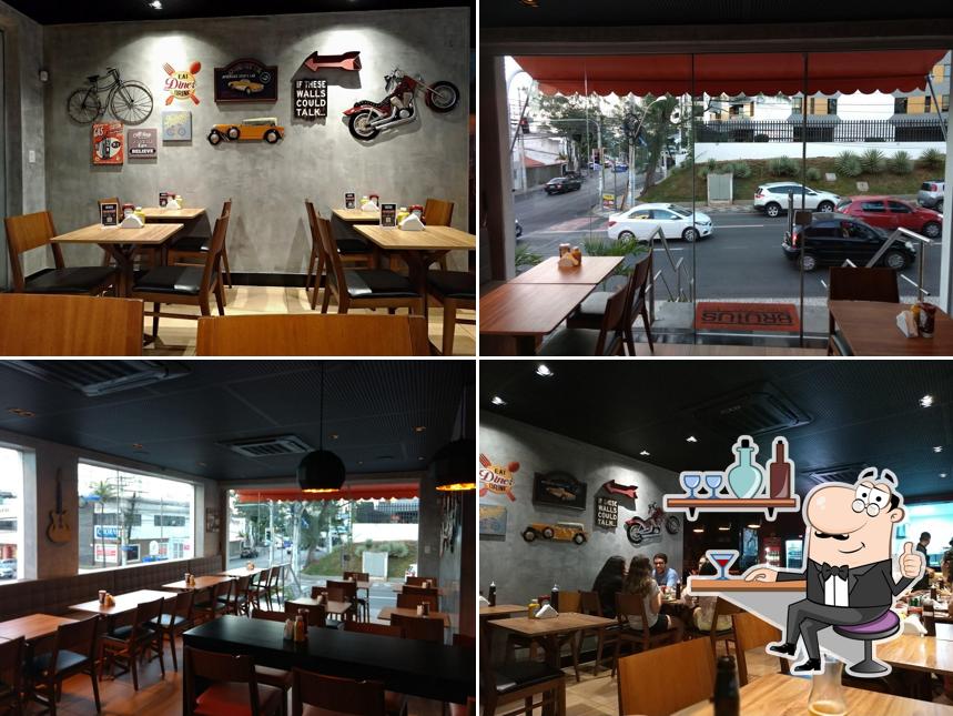 O interior do BTS BURGER - Pituba