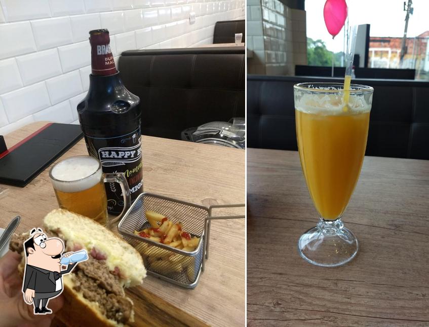 Tome uma bebida do menu