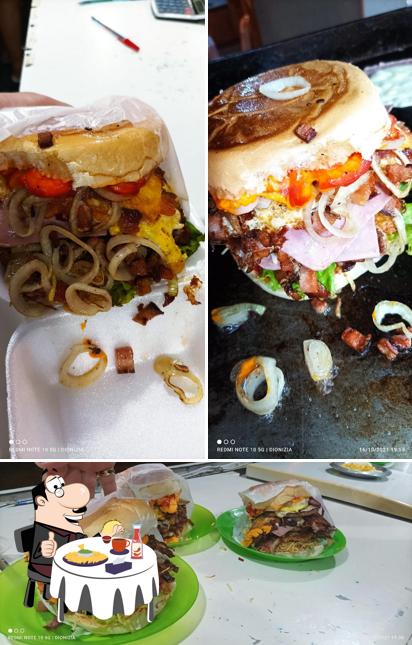 Experimente um hambúrguer no Macarrão Na Chapa Da Dionizia