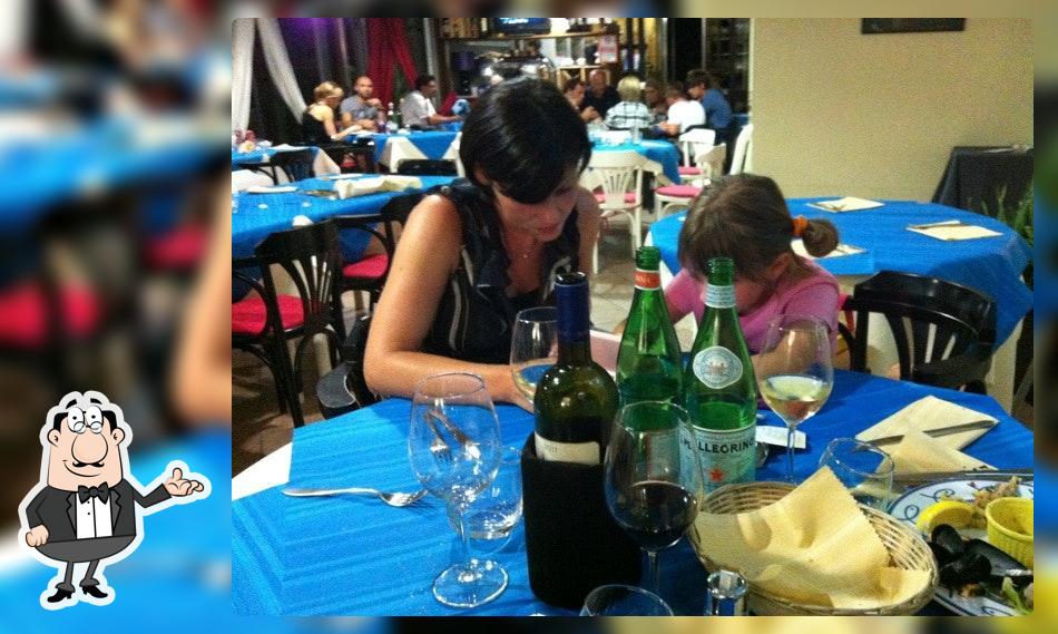 Dai un'occhiata agli interni di Pizzeria la Vela