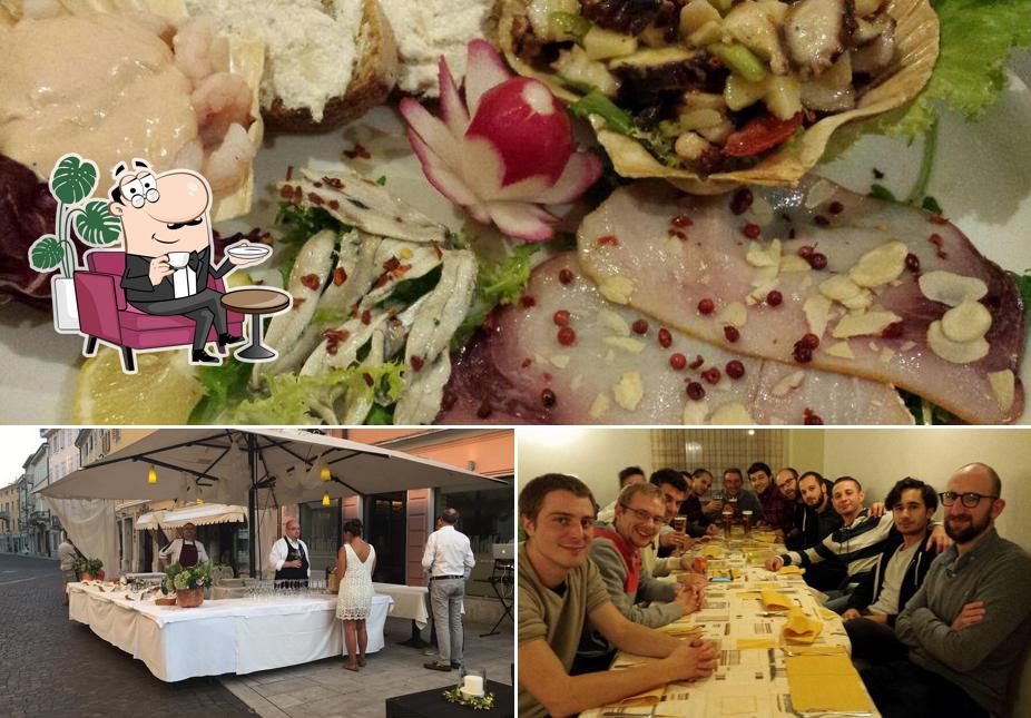 Guarda la immagine che mostra la interni e cibo di Le Mokò