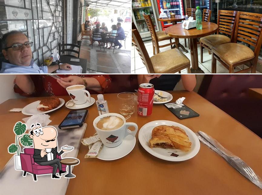 O interior do Armazém 25