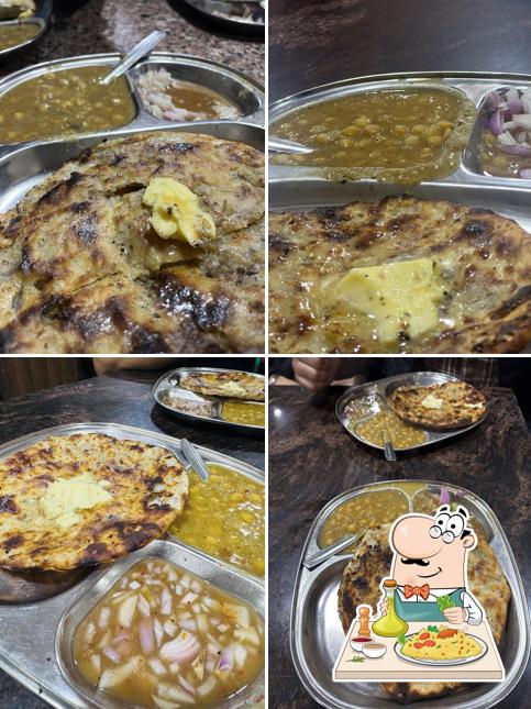 Kulcha at Arshi Kulcha Corner - Best Amritsari Tandoori Kulcha Best Amritsari Kulcha in Amritsar Best Kulcha Near Golden Temple