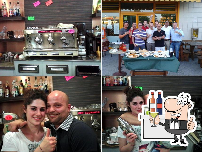 La bancone da bar e interni del ristorante