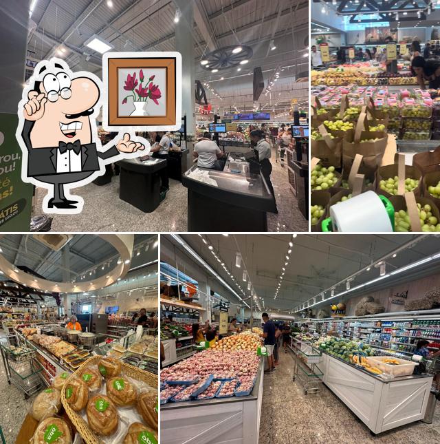 Sente em uma das mesas no Oba Hortifruti Farm - Mercado, Frutas, Verduras, Legumes, Açougue e Adega