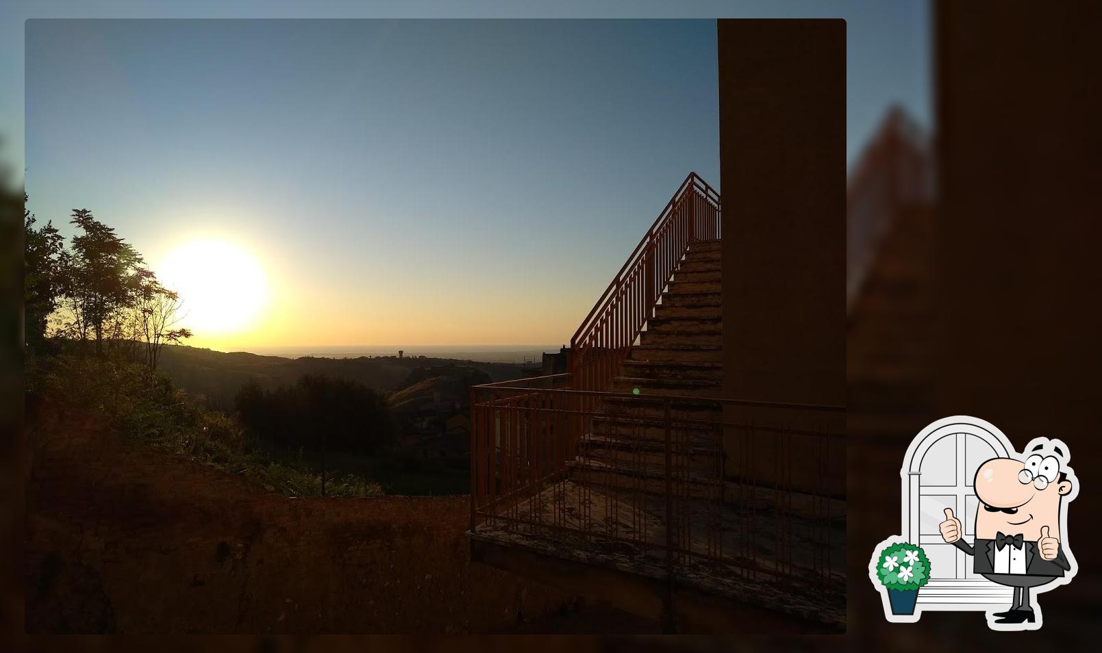 Curiosa tra l'area esterna di Bar Dei Cappuccini Da Mario