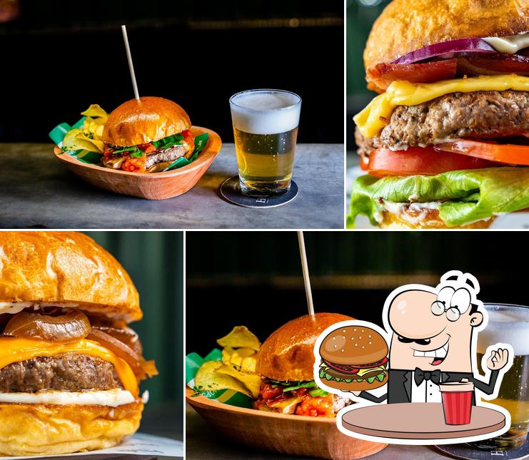 Experimente um hambúrguer no Hopsland Micropub