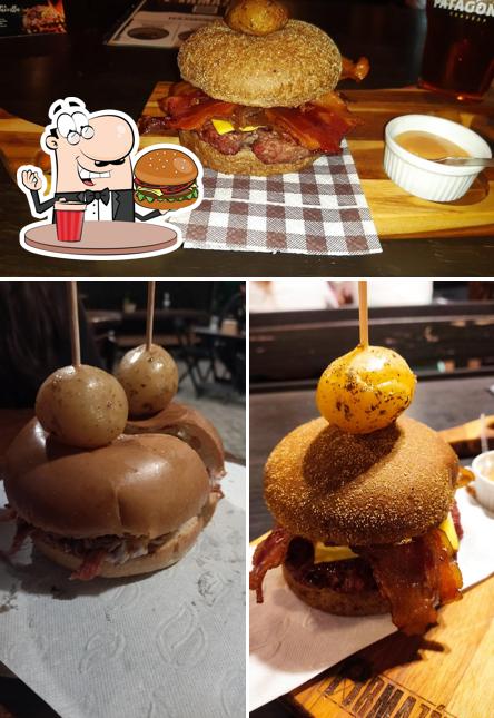 Delicie-se com um hambúrguer no Armazém Parrilla & Smoker