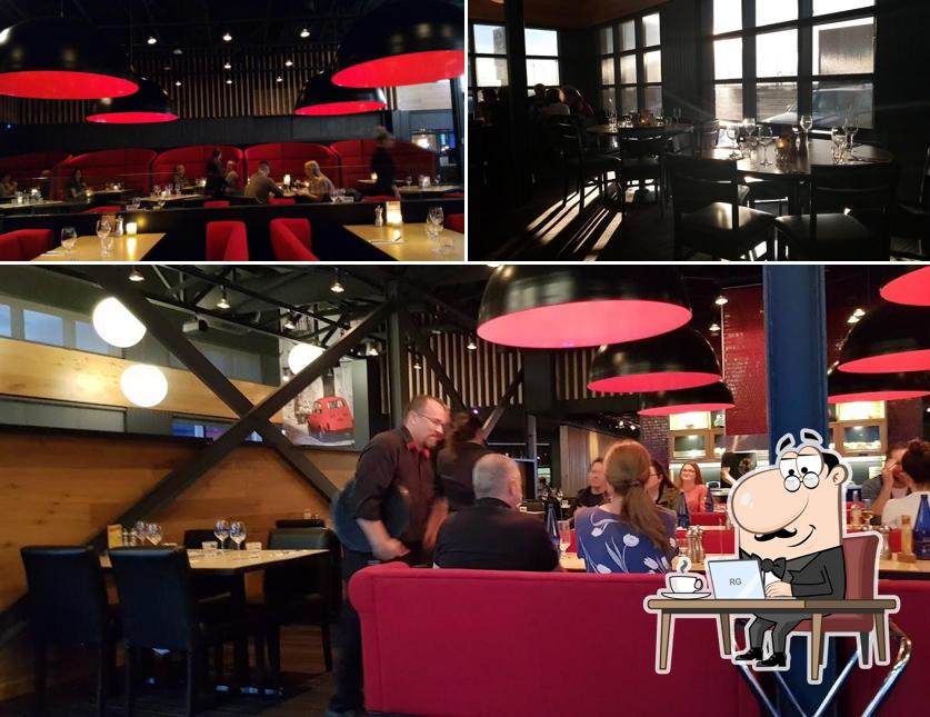 Installez-vous à l'une des tables de Pacini Rimouski