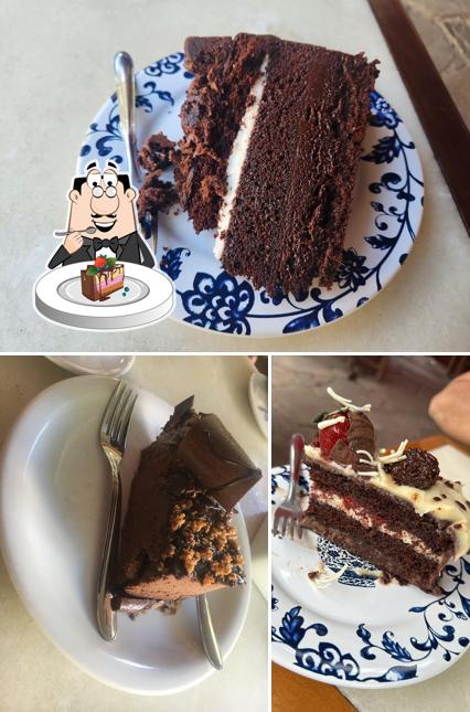 Bolo de chocolate em La Basque Sorveteria e Cafeteria