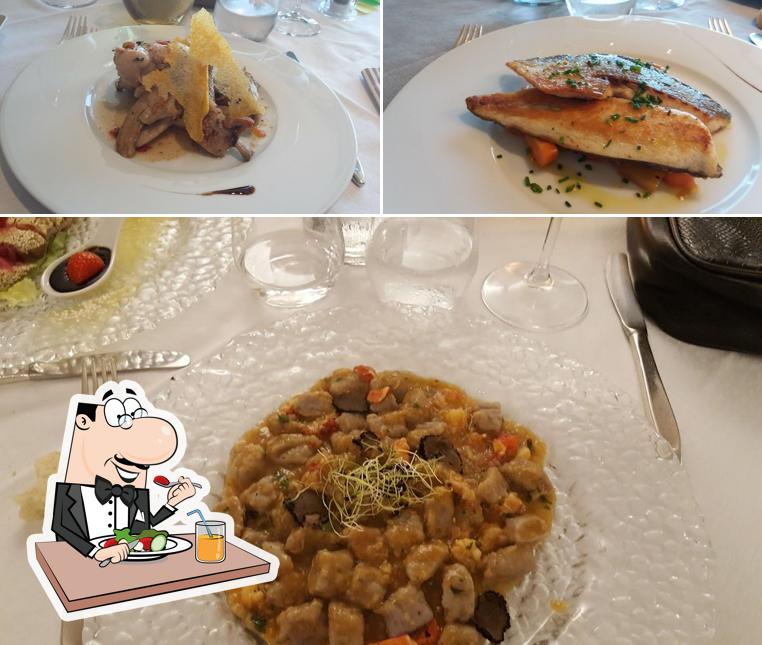 Cibo al Ristorante Monile
