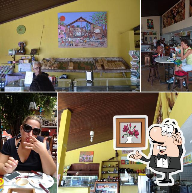 Sente em uma das mesas no Casa de Farinha Pipa