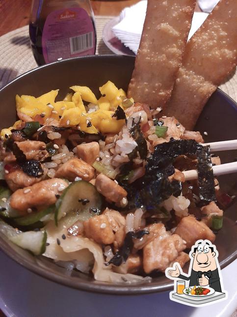 Platos en Kalua Hawaiian Food