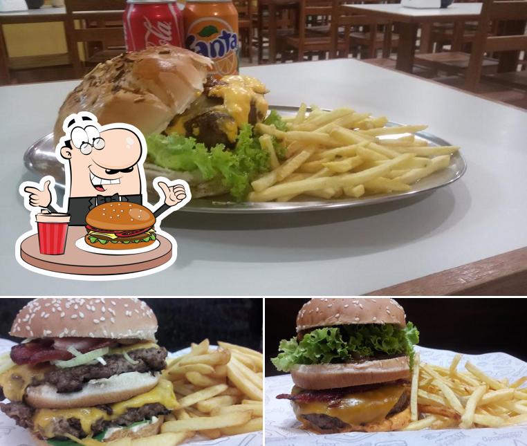 Delicie-se com um hambúrguer no Pinhas Point Pizzaria e Hamburgueria
