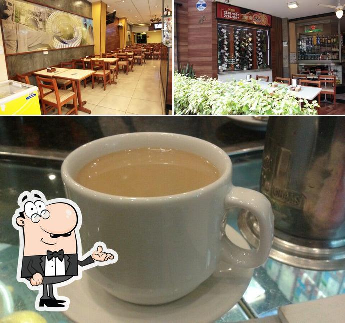 Dê uma olhada a foto mostrando interior e bebida no Rio Master Bar e Restaurante