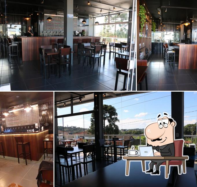 O interior do Brewpub Patanegra Cervejaria