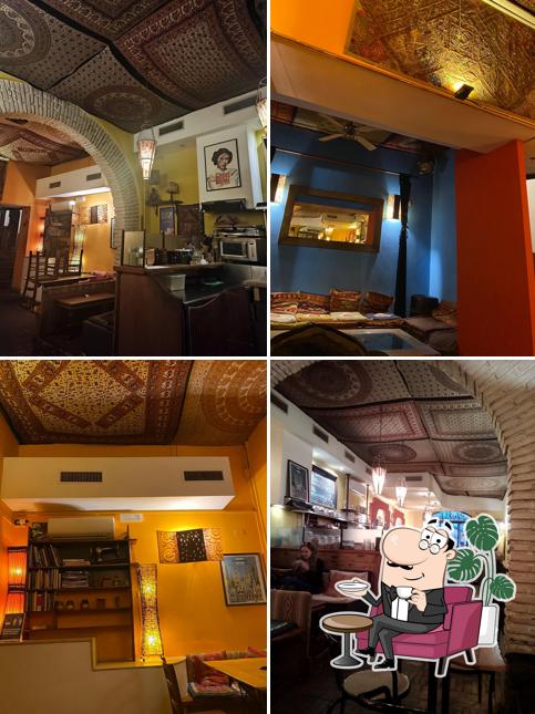 Siediti a un tavolo di Chakra Cafè