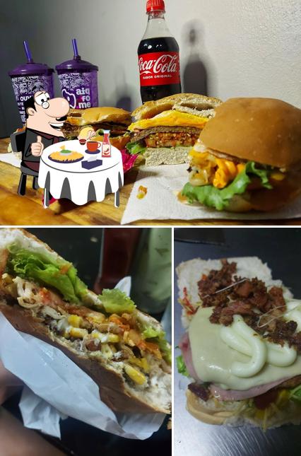 Experimente um dos hambúrgueres disponíveis no Samurai Lanches