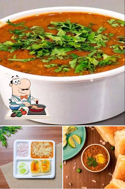 Chicken curry at Pav Bhaji 24×7