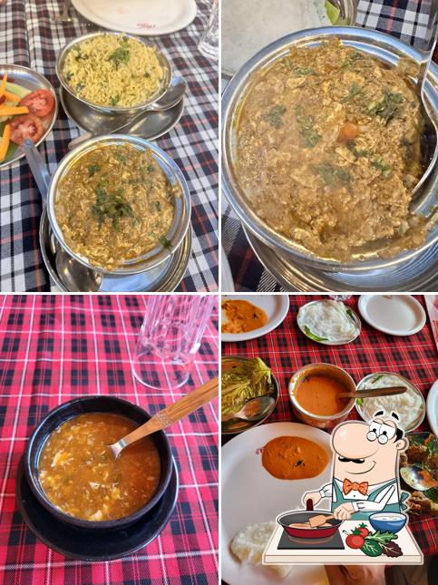 Chicken curry at Poojari Fish Land ( Siddappa Square, Mysuru City )