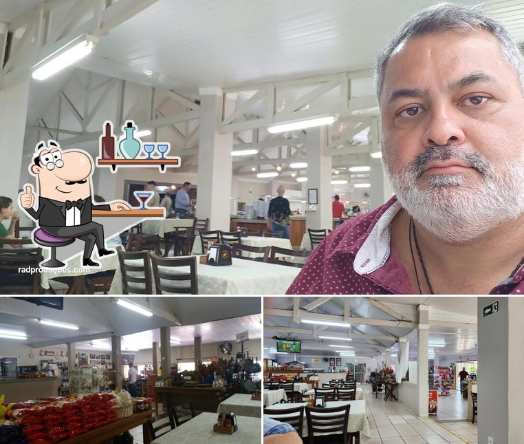 O interior do Restaurante Frango Assado