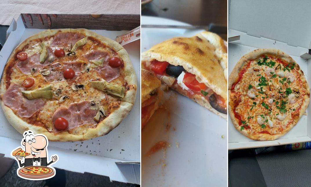 Scegli una pizza a Café Bar La Piazza