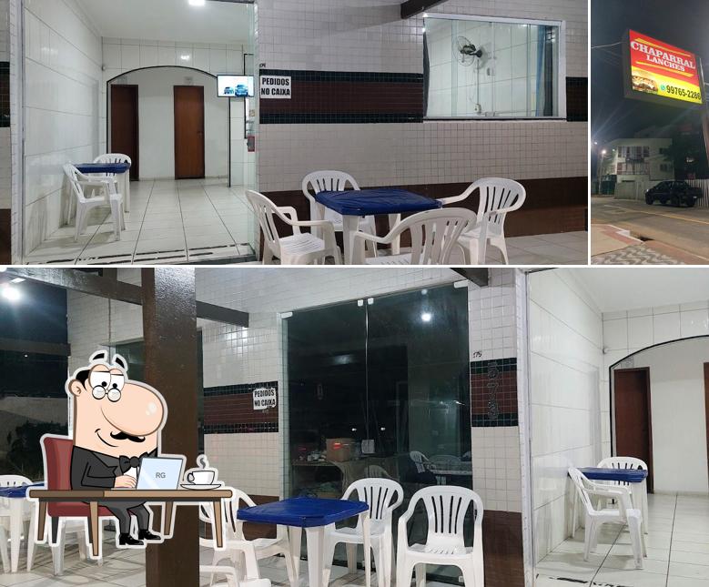 Esta é a foto ilustrando interior e exterior no Chaparrall Lanches