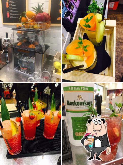 Aperitivo e caffè si caratterizza per la bevanda e cibo