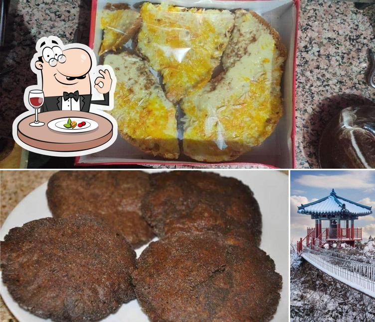 The photo of Shree Multaan Ji Sweets’s food and exterior