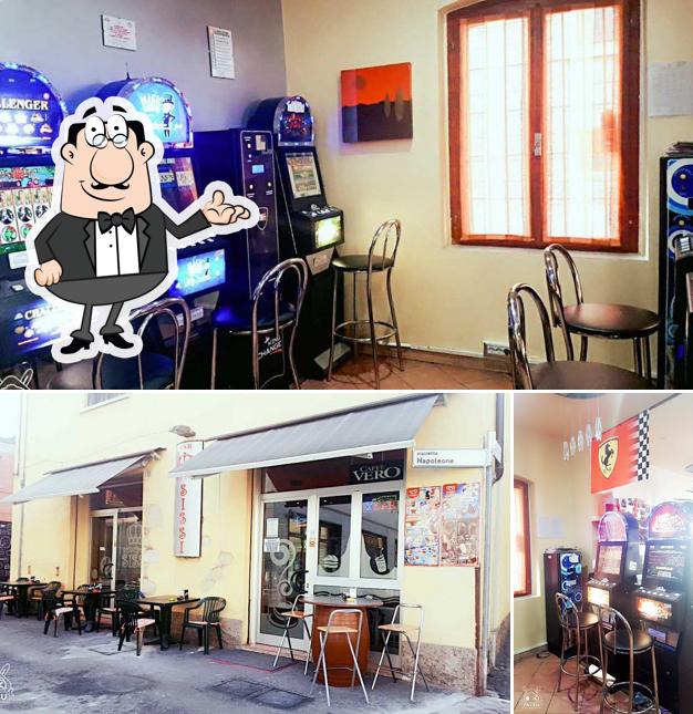 Dai un'occhiata agli interni di BAR SISSY